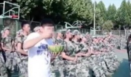 军训姐跳舞吃瓜视频播放,视频播放量爆表引网友热议