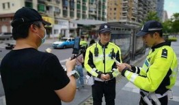 厦门交警吃瓜群众视频,网络热议一幕引关注