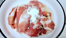 瓜娃娃吃猪肉视频,萌态十足引网友热议