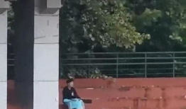 长椅吃瓜原视频