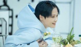 阿姨吃瓜李宇春视频,揭秘明星幕后趣闻